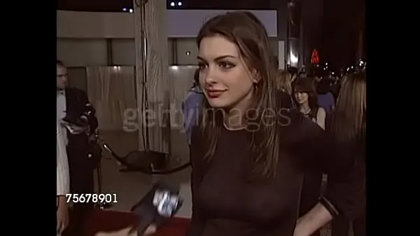 Anne Hathaway in her infamous see-through top أنبوب جديد جديد