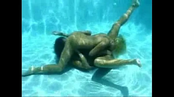 Νέος Exposure - Lesbian underwater sex φρέσκος σωλήνας