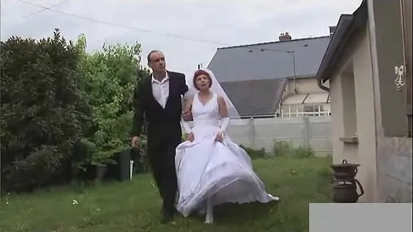 Nouveau Granny Fisted Avec Robe De Mariée nouveau tube