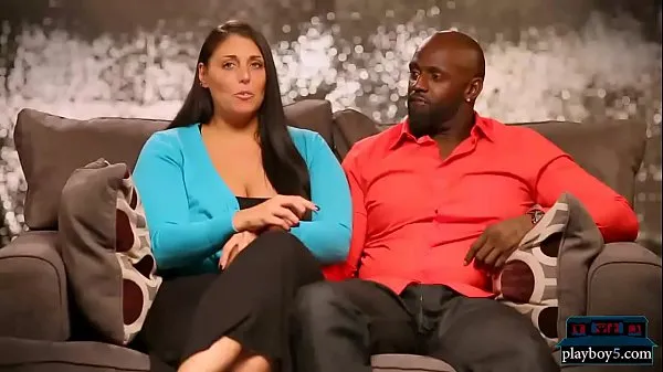 نیا Interracial amateur couple wants to try a threesome تازہ ٹیوب