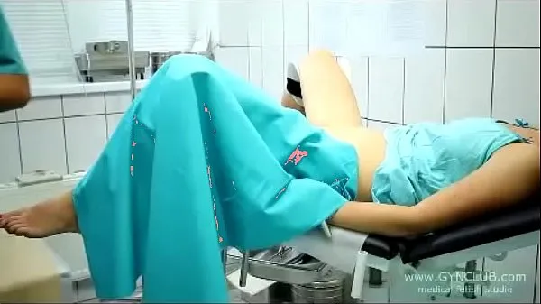 Nová beautiful girl on a gynecological chair (33 čerstvá trubica