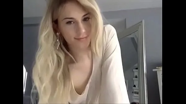 Novo Cute Blonde TGirl Handles A Butt Plug Toy, ao vivo no tubo novo