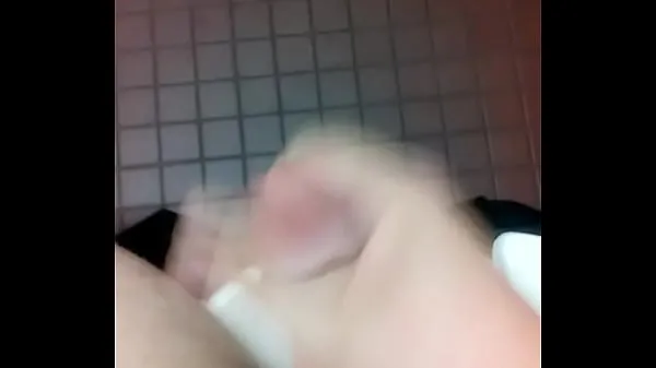 Yeni Fapping in the work bathroomyeni Tüp