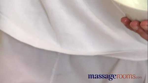 نیا Massage Rooms Mature woman with hairy pussy given orgasm تازہ ٹیوب