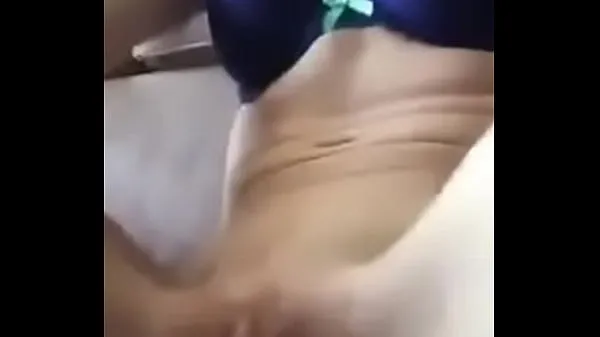 Novo Young girl masturbating with vibrator tubo novo