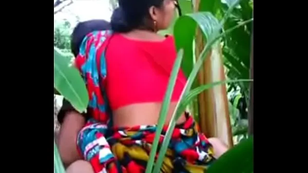 Neue Indische Bauernhof Frau im Dschungel geficktfrische Tube