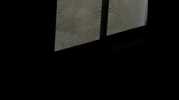 Nová Neighbor getting in with an open window 1 čerstvá trubice