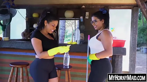 Νέος Phat ass Latina maids getting their cunts smashed in nature φρέσκος σωλήνας