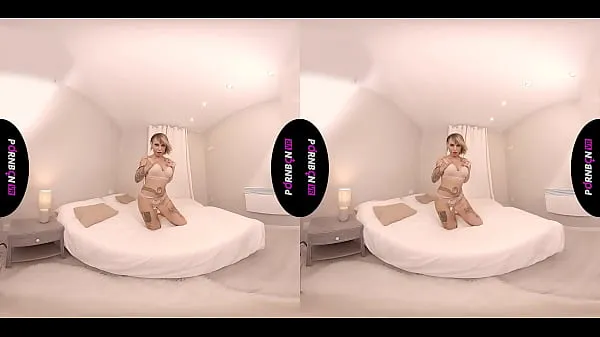 Nieuwe PORNBCN Smartphone Virtual Reality een milf masturbeert voor haar fans en is meer geil dan ooit, het aanraken van haar grote tieten en masturberen haar poesje tot een orgasme. Ouder slet mom big boobs-tieten nieuwe tube