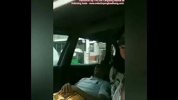 Nuevo Sexo indonesio | VIVO chupando pollas en el coche tubo nuevo