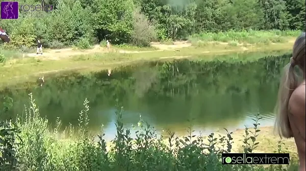 Nouveau Scandale public sur un lac de baignade. Gorges profondes extrêmement Bukkake, Gagging et Vomit, Pisse de la bouche et insermations de la bouche de masse pour une fille blonde! chapitre 3 nouveau tube