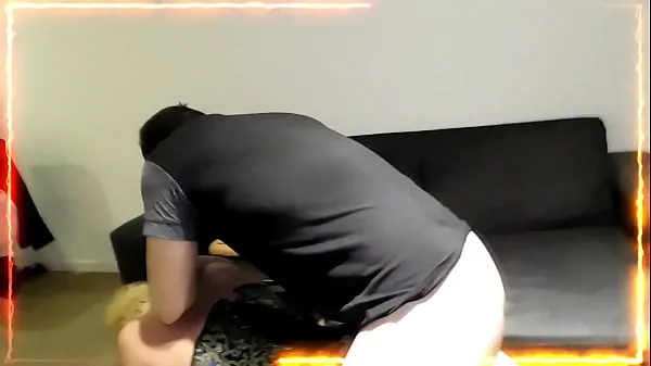 Novo Cheguei em casa e minha irmã teve uma surpresa no sofá, levamos tanto com a bunda dela que ela não sabia como se chamava 2 tubo novo