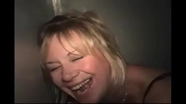 Swinger fat mom swallows two stranger's dicks through gloryhole Ống mới