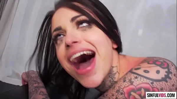 Νέος Tattooed punk slut Leigh Raven fucks hard with Small Hands dude φρέσκος σωλήνας