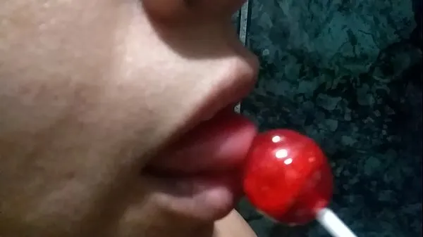 Νέος sissy sucking φρέσκος σωλήνας