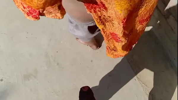 पड़ोस की लडकी को दीवार के पीछे खड़े खड़े चोद दिय Ống mới