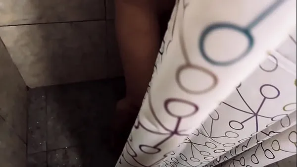 新的 当她洗澡时，我监视我的表弟，然后我操她 新鲜的 管