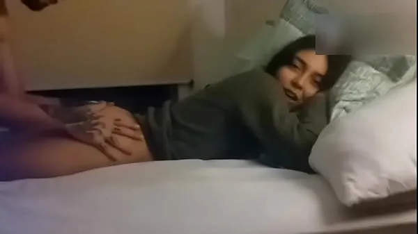 BLOWJOB UNDER THE SHEETS - TEEN ANAL DOGGYSTYLE SEX Ống mới