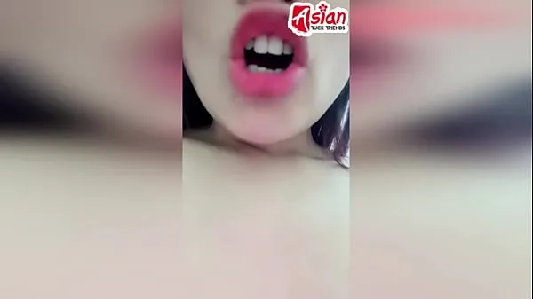 Νέος Amateur girl plays with her Asian pussy and pees φρέσκος σωλήνας