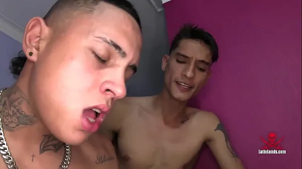 Nuevo Gangbanging con un pasivo latino sexy tubo nuevo