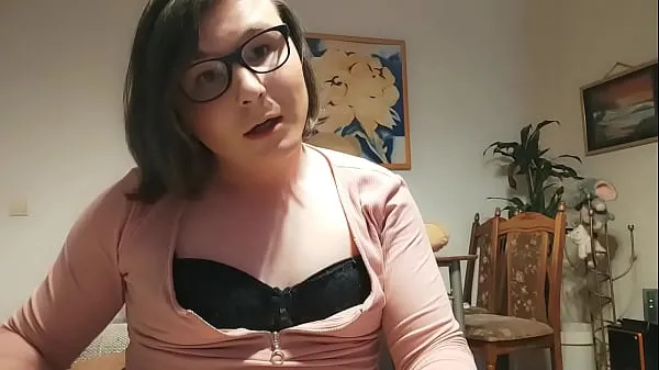 新的 业余人妖 - 变性人 Anallisa 展示了如何操她的阴户，如何吮吸假阳具和舔自己的精液 - 她展示了如何作为一个放荡的荡妇和妓女获得真正的性高潮 - 妓女嘴里塞着塞子 新鲜的 管