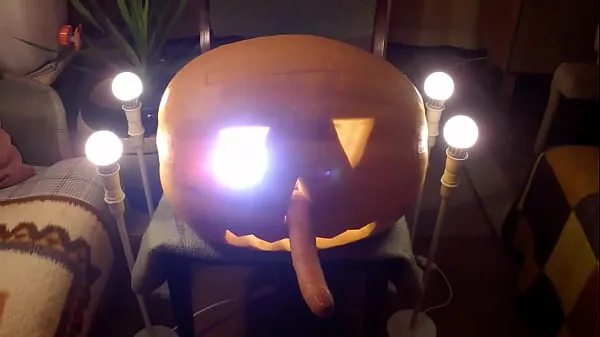 Halloween pumpkin altar making & anal BB FF fucking أنبوب جديد جديد