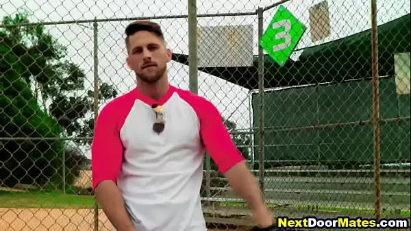 Nuovo Gli hunk praticano il baseball e poi fanno sesso gaytubo fresco