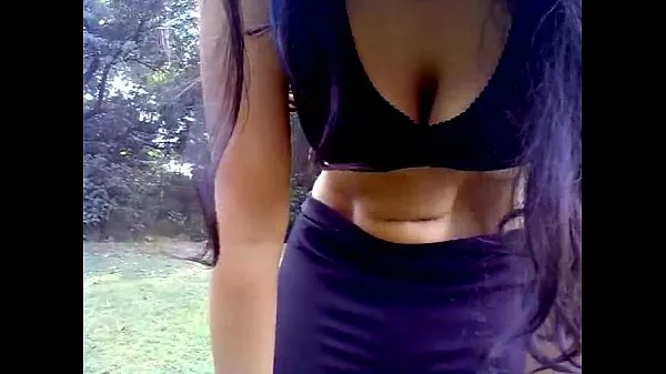 새로운 Sexy Desi Indian Girl Excercise - Boob Show 신선한 튜브