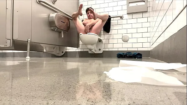 Nowa MASTURBATING IN PUBLIC TOILET COMPILATIONświeża tuba