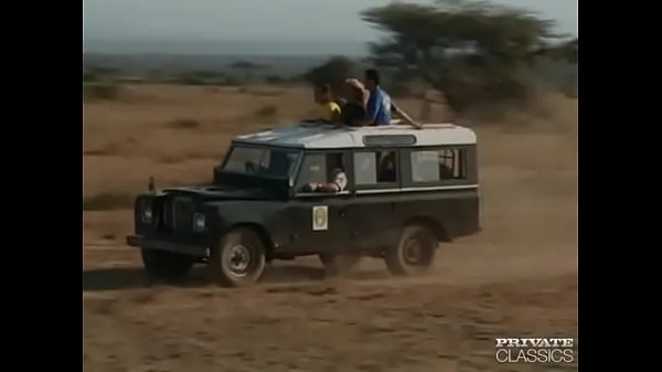 Uusi Yelena Schieffer Enjoys a Gangbang After the Safari tuore putki