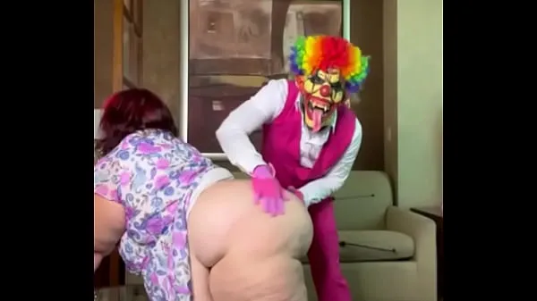 Nova Clown showing BBW white slut a good time in his luxury hotel room sveža cev