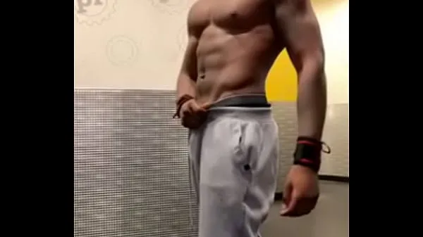 Nova Showing off gym gains sveža cev