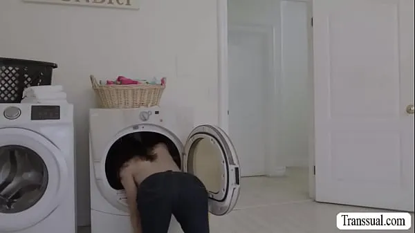 Nová Stepbro saw his TS stepsister doing her laundry while shes topless.He rips off her jeans and he then fucks her tight ass so deep and that,he lets throat his hard big cock and he then fucks her ass again and again čerstvá trubice