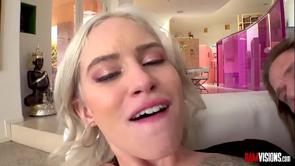 Novo Petite Blonde Babe Kiara Cole geme de prazer enquanto é fodida em sua boceta rosa tubo novo