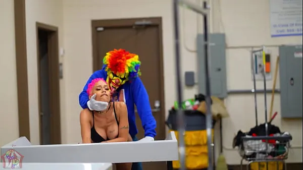 New Ebony Pornstar Jasamine Banks Gets Fucked In A Busy Laundromat by Gibby The Clown fresh Tube