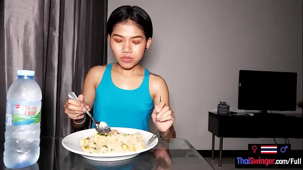 Novo Petite Asian amador GF da Tailândia faz o jantar e faz sexo depois tubo novo