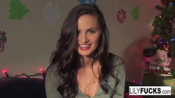 Lily tells us her horny Christmas wishes before satisfying herself in both holes Tube baru yang baru