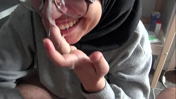 Nieuwe A Muslim girl is disturbed when she sees her teachers big French cock nieuwe tube