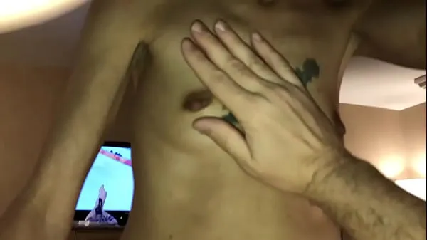 Новый Худенькая татуированная Бекки наполнилась сливками в отеле Вегасасвежий тюбик