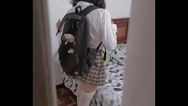 新しい私の小さな姪の売春婦女子高生を犯し、彼女が学校から帰ってくると、彼らは彼女を家に一人にしておき、私は彼女のマンコ全体をミルクで満たします新鮮なチューブ