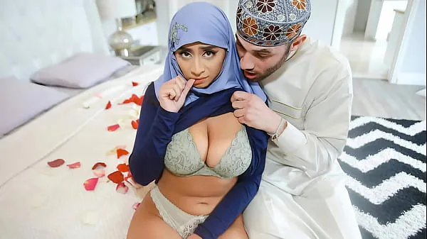 Új Arab Husband Trying to Impregnate His Hijab Wife - HijabLust friss cső