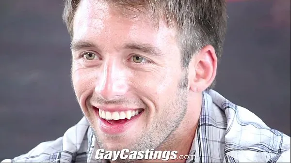 Novo Contratante do GayCastings Hunky se exibe e se mostra imbecil tubo novo