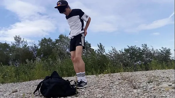 نیا Cute twink Jon Arteen wears black Adidas outfit, shows his underwear, walks freeballing, jerking off throught his short shorts, cumming outdoor تازہ ٹیوب