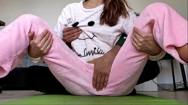 نیا asian amateur real homemade teasing pussy and small tits fetish in pajamas تازہ ٹیوب