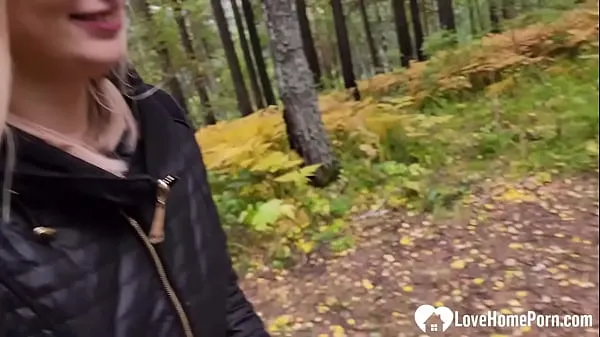 Nytt Sexy babe gets dicked in the woods färskt rör