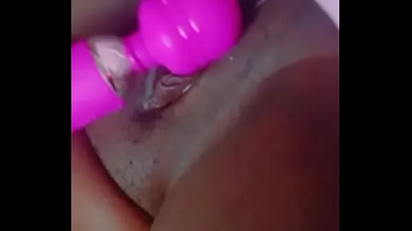 She keeps playing with her pussy just to please me Ống mới