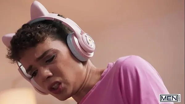 Yeni MEN - Naughty Drake Von Takes His Chance To Fuck His Femboy Step Brother Sam Ledger In Doggystyleyeni Tüp