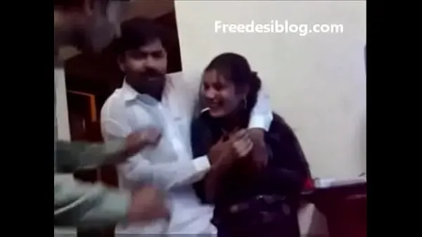 Nyt Pakistani Desi girl and boy enjoy in hostel room frisk rør